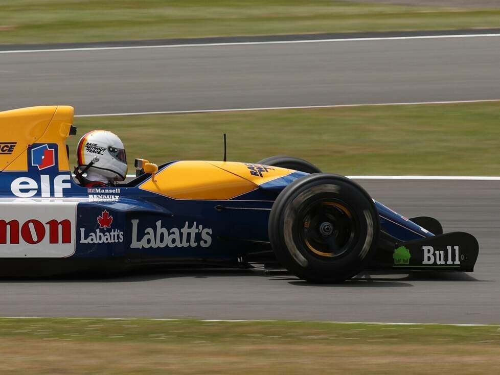 Sebastian Vettel: Demorun mit dem Williams-Renault FW14B von Nigel Mansell aus der Saison 1992 in Silverstone