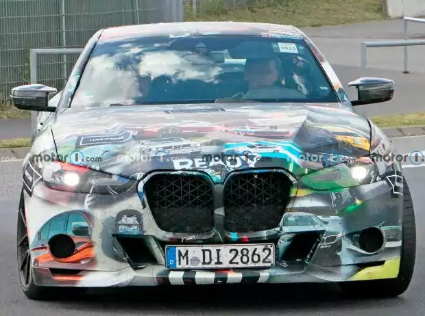 BMW 3.0 CSL Hommage Erlkönig in Aktion erwischt Titel-Bild zur News: BMW 3.0 CSL Hommage Erlkönig in Aktion erwischt
