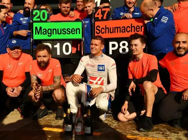 Mick Schumacher, James Sutton Titel-Bild zur News: Mick Schumacher, James Sutton