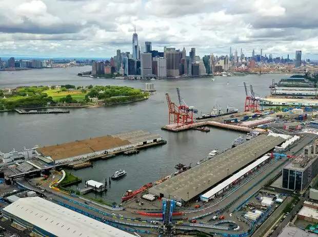 Brooklyn Street Circuit in New York mit Skyline von Manhattan im Hintergrund Titel-Bild zur News: Brooklyn Street Circuit in New York mit Skyline von Manhattan im Hintergrund