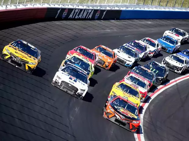 NASCAR-Action auf dem Atlanta Motor Speedway im März 2022 Titel-Bild zur News: NASCAR-Action auf dem Atlanta Motor Speedway im März 2022