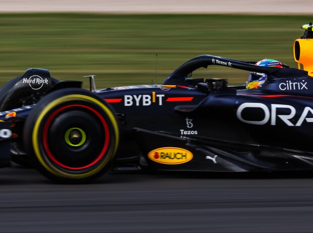 Titel-Bild zur News: Sergio Perez (Red Bull RB18) im Formel-1-Rennen in Silverstone 2022