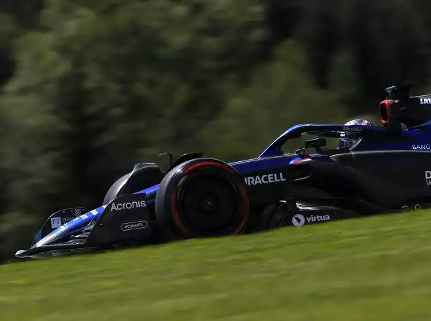 Alexander Albon im umgebauten Williams FW44 im Training in Spielberg 2022 Titel-Bild zur News: Alexander Albon im umgebauten Williams FW44 im Training in Spielberg 2022