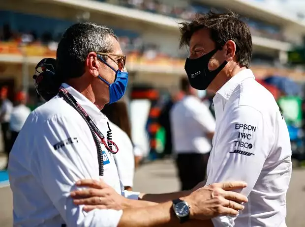 Titel-Bild zur News: Haas-Teamchef Günther Steiner und Mercedes-Motorsportchef Toto Wolff