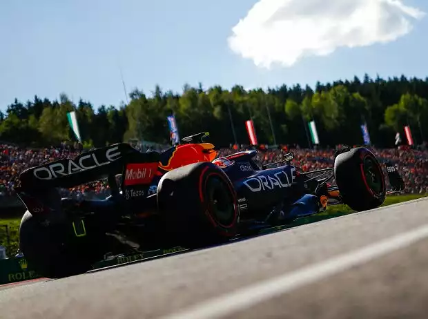 Sergio Perez (Red Bull RB18) im Training zum Formel-1-Rennen in Spielberg 2022 Titel-Bild zur News: Sergio Perez (Red Bull RB18) im Training zum Formel-1-Rennen in Spielberg 2022
