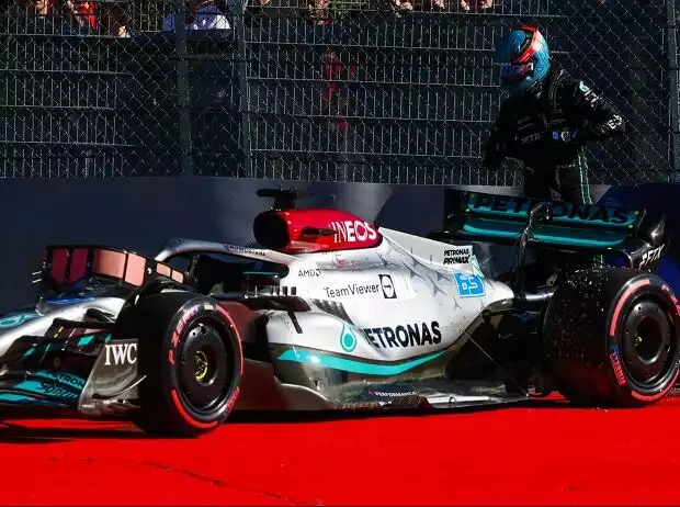 Mercedes-Fahrer George Russell nach seinem Unfall im Formel-1-Qualifying in Spielberg 2022 Titel-Bild zur News: Mercedes-Fahrer George Russell nach seinem Unfall im Formel-1-Qualifying in Spielberg 2022