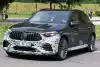 Bild zum Inhalt: Mercedes-AMG GLC 63 (2023) mit extrem wenig Tarnung erwischt