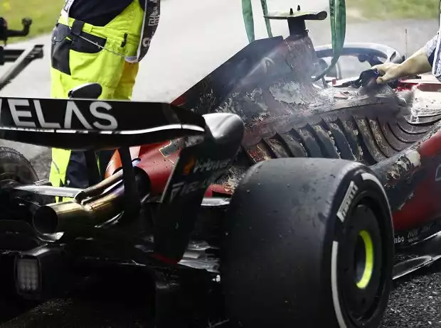 Titel-Bild zur News: Der ausgebrannte Ferrari F1-75 von Carlos Sainz nach dem Ausfall in Spielberg 2022