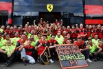 Charles Leclerc (Ferrari), Mattia Binotto und Carlos Sainz (Ferrari) 