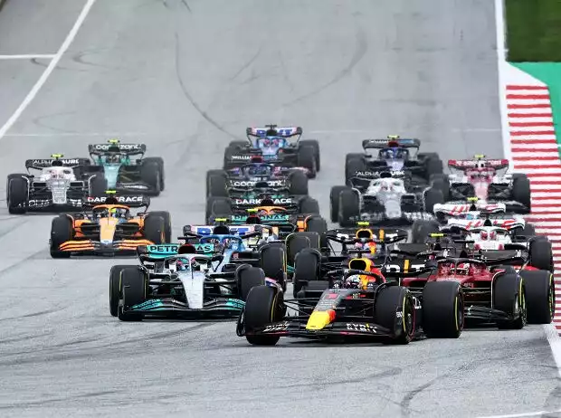 Formel-1-Start in Spielberg 2022 mit Max Verstappen in Führung Titel-Bild zur News: Formel-1-Start in Spielberg 2022 mit Max Verstappen in Führung