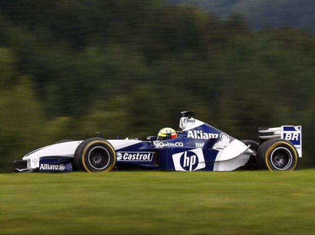 Ralf Schumacher 2022 im Williams-BMW FW25 aus der Saison 2003 Ralf Schumacher 2022 im Williams-BMW FW25 aus der Saison 2003