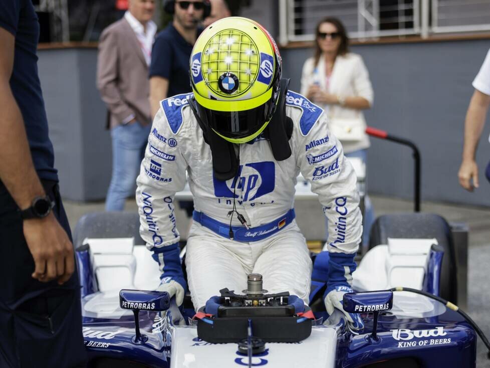 Ralf Schumacher beim Einsteigen vor der Legenden-Parade in Spielberg