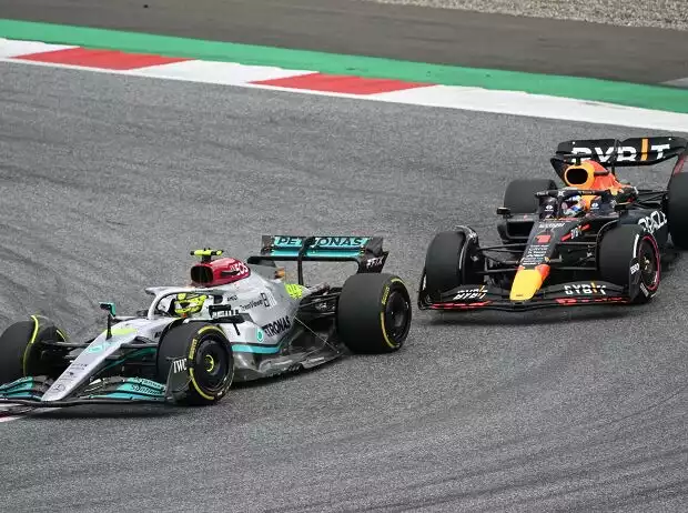 Lewis Hamilton (Mercedes) und Max Verstappen (Red Bull) beim Formel-1-Rennen 2022 in Spielberg Titel-Bild zur News: Lewis Hamilton (Mercedes) und Max Verstappen (Red Bull) beim Formel-1-Rennen 2022 in Spielberg