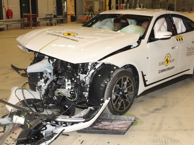 Titel-Bild zur News: BMW i4 im EuroNCAP-Crashtest