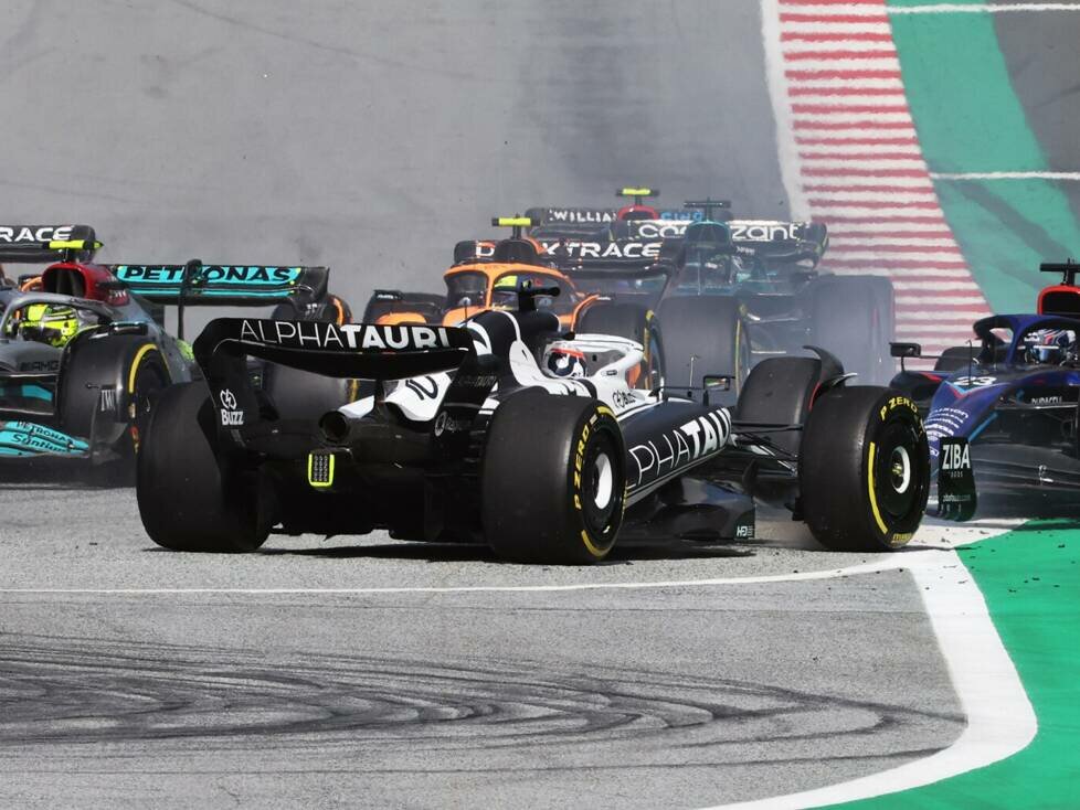 Der Startunfall von Pierre Gasly (AlphaTauri) beim Formel-1-Sprint in Spielberg 2022