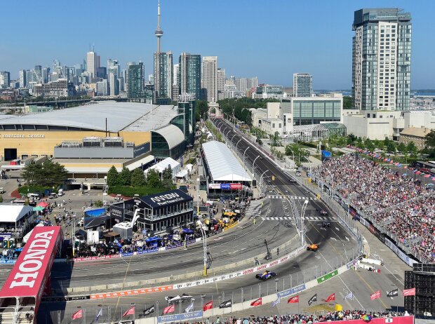 Titel-Bild zur News: IndyCar-Action in Toronto