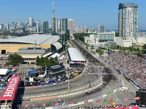 IndyCar-Action in Toronto Titel-Bild zur News: IndyCar-Action in Toronto