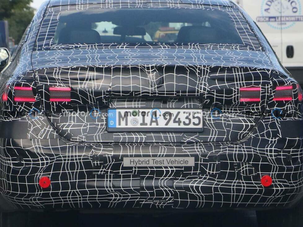 BMW 5er Limousine (2023) mit Serienleuchten erwischt