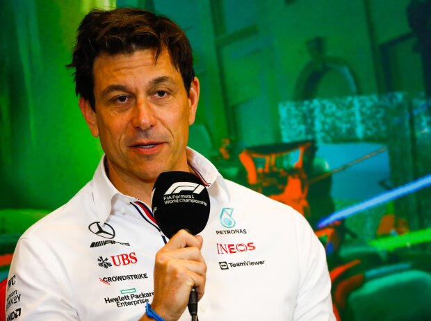 Titel-Bild zur News: Mercedes-Motorsportchef Toto Wolff in der Pressekonferenz vor dem Formel-1-Rennen in Baku 2022