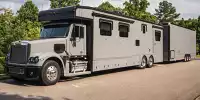 Bild zum Inhalt: Gewaltiger Freightliner Coronado (2008) Camper steht zum Verkauf