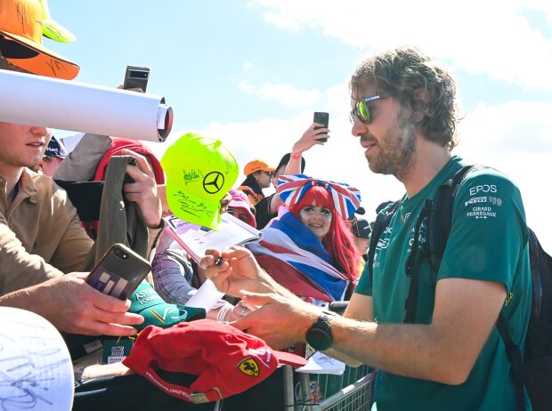 Titel-Bild zur News: Sebastian Vettel nimmt sich Zeit für Fans