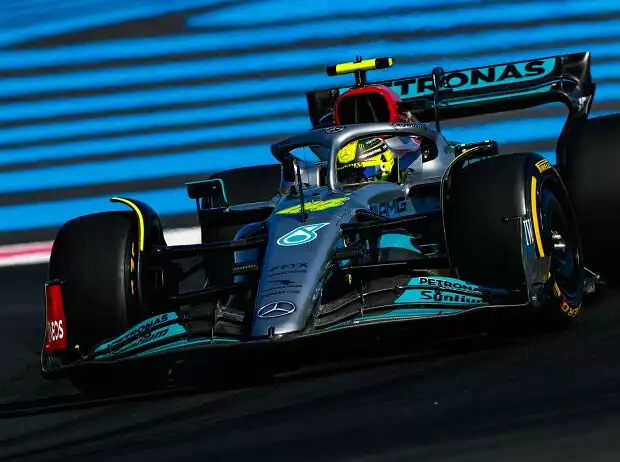 Lewis Hamilton im Mercedes W13 beim Freitagstraining zum Frankreich-Grand-Prix 2022 in Le Castellet Titel-Bild zur News: Lewis Hamilton im Mercedes W13 beim Freitagstraining zum Frankreich-Grand-Prix 2022 in Le Castellet