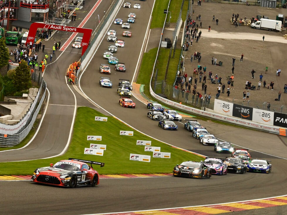 Strart der 24 Stunden von Spa