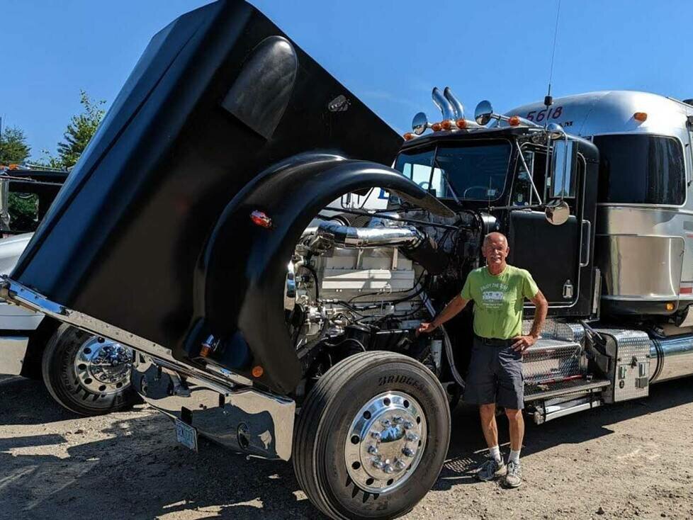 Kenworth-Camper mit Airstream-Aufbau