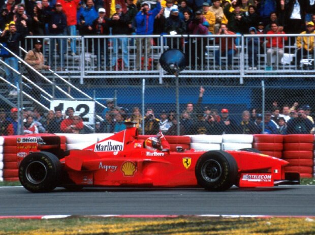 Titel-Bild zur News: Ferrari F300 von Michael Schumacher aus der Formel 1 1998