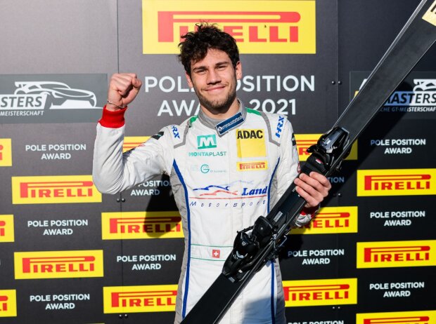 Ricardo Feller gewann den Award 2021 dreimal: Am Nürburgring gab's ein Paar Skier