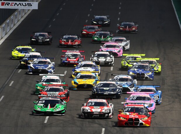 Titel-Bild zur News: Start eines DTM-Rennens auf dem Lausitzring