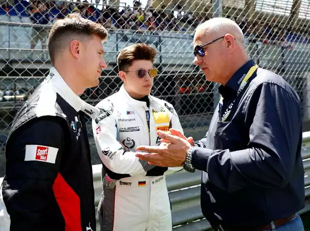 Titel-Bild zur News: Sven Stoppe (rechts, hier mit Niklas Krütten und Nick Catsburg) hat die Lage im ADAC GT Masters im Griff