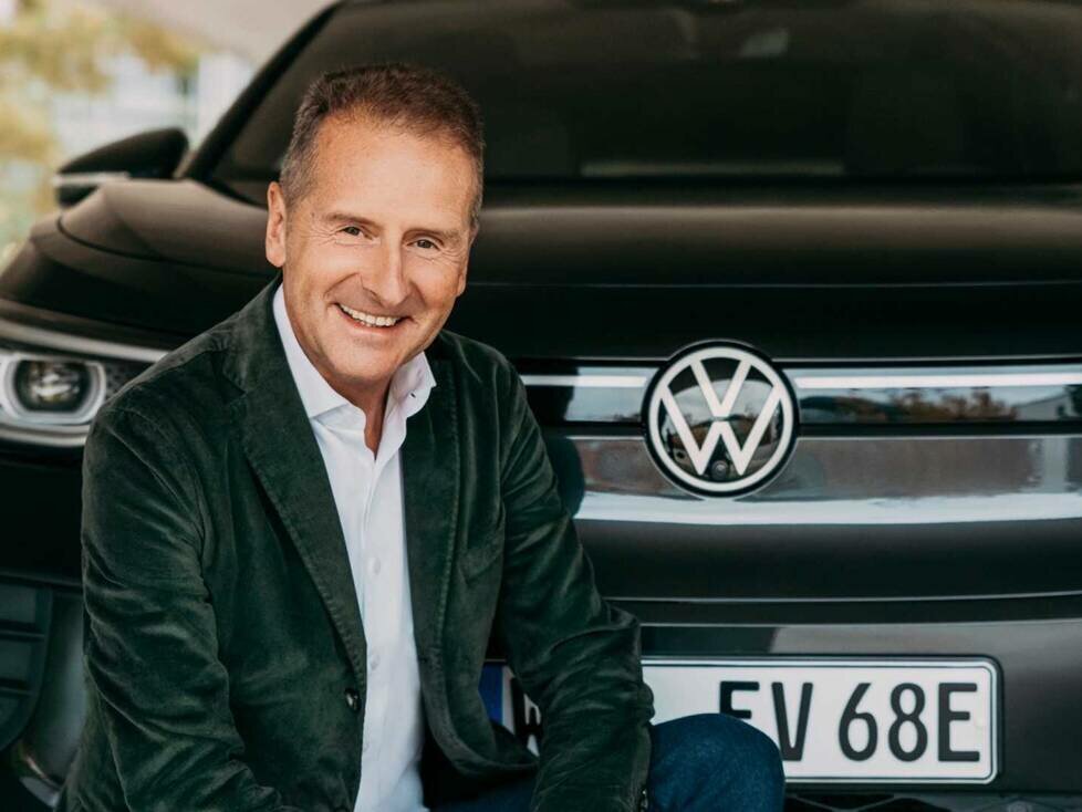 Herbert Diess am VW ID.4