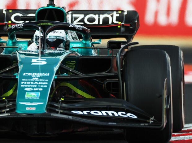 Titel-Bild zur News: Sebastian Vettel im Aston Martin AMR22 im Formel-1-Freitagstraining in Ungarn 2022