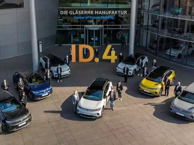 VW ID.4: Auslieferung der ersten Exemplare an der Gläsernen Manufaktur Titel-Bild zur News: VW ID.4: Auslieferung der ersten Exemplare an der Gläsernen Manufaktur