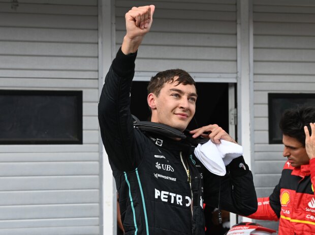 Titel-Bild zur News: George Russell (Mercedes) jubelt über seine erste Poleposition in der Formel 1