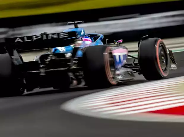 Fernando Alonso im Alpine A522 im Formel-1-Qualifying in Ungarn 2022 Titel-Bild zur News: Fernando Alonso im Alpine A522 im Formel-1-Qualifying in Ungarn 2022