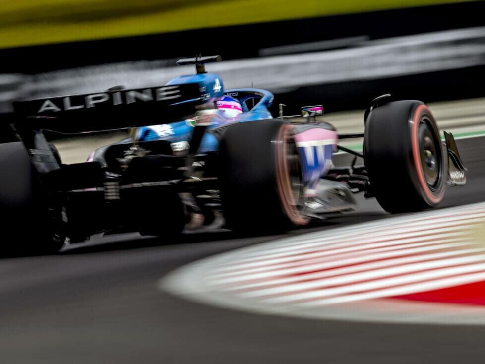 Fernando Alonso im Alpine A522 im Formel-1-Qualifying in Ungarn 2022