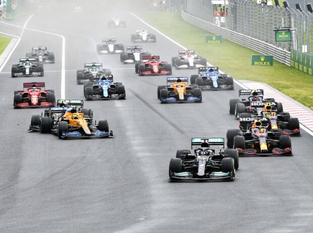 Start zum GP Ungarn 2021 auf dem Hungaroring bei Budapest: Lewis Hamilton, Mercedes F1 W12, führt