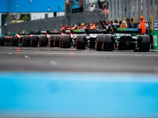 Lance Stroll, Yuki Tsunoda, Sebastian Vettel Titel-Bild zur News: Lance Stroll, Yuki Tsunoda, Sebastian Vettel