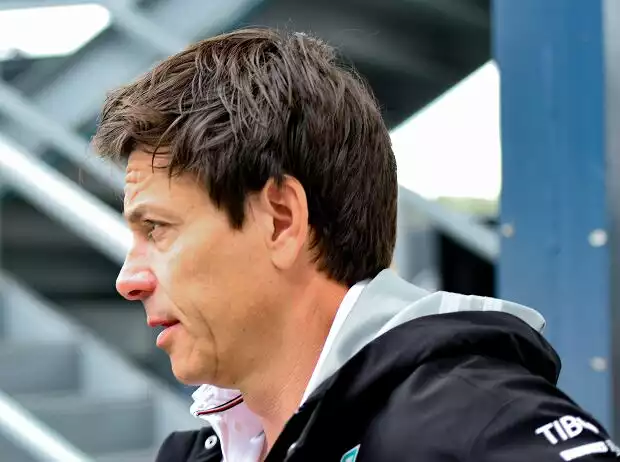Toto Wolff, Lewis Hamilton, George Russell Titel-Bild zur News: Toto Wolff, Lewis Hamilton, George Russell