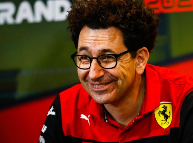 Titel-Bild zur News: Ferrari-Teamchef Mattia Binotto bei einer Formel-1-Pressekonferenz