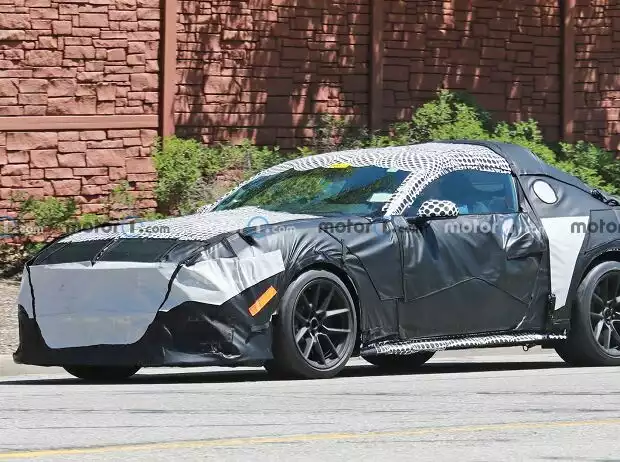 Ford Mustang Mach 1 (2024) Seitenansicht Spionagefoto Titel-Bild zur News: Ford Mustang Mach 1 (2024) Seitenansicht Spionagefoto