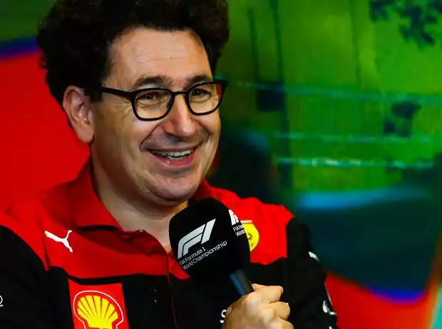 Ferrari-Teamchef Mattia Binotto in einer Formel-1-Pressekonferenz Titel-Bild zur News: Ferrari-Teamchef Mattia Binotto in einer Formel-1-Pressekonferenz