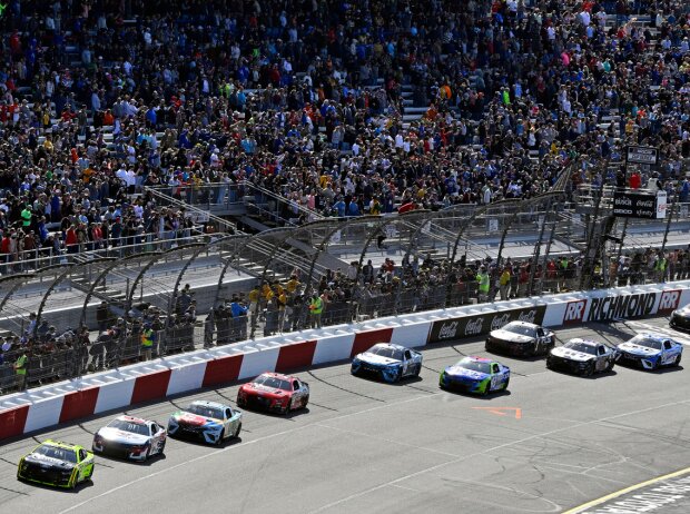 Titel-Bild zur News: NASCAR-Action auf dem Richmond Raceway