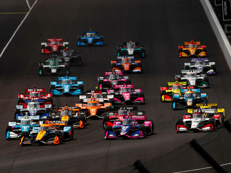 Start zum IndyCar-Rennen auf dem Indianapolis-Rundkurs 2022