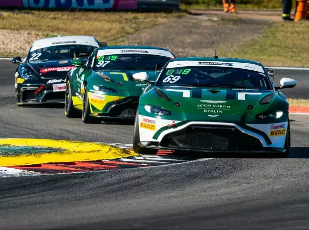 Das Wichtigste om Rennwochenende der ADAC GT4 Germanykur und knapp zusammengefasst Titel-Bild zur News: Das Wichtigste om Rennwochenende der ADAC GT4 Germanykur und knapp zusammengefasst
