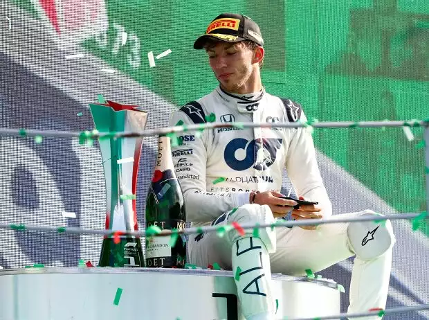 Pierre Gasly bei seinem Formel-1-Sieg in Monza 2020 Titel-Bild zur News: Pierre Gasly bei seinem Formel-1-Sieg in Monza 2020