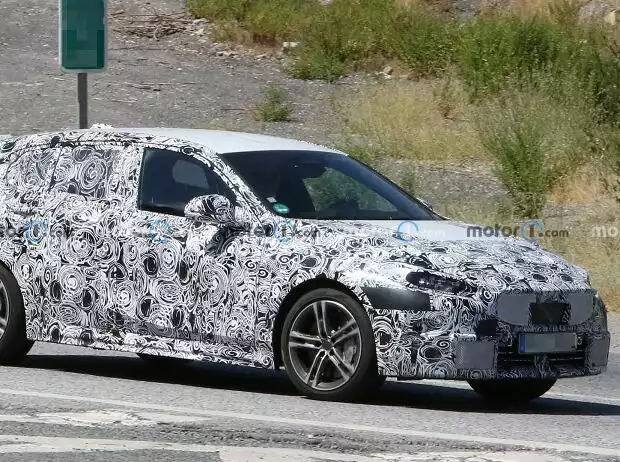 Titel-Bild zur News: BMW 1er (2023) mit Facelift als Erlkönig