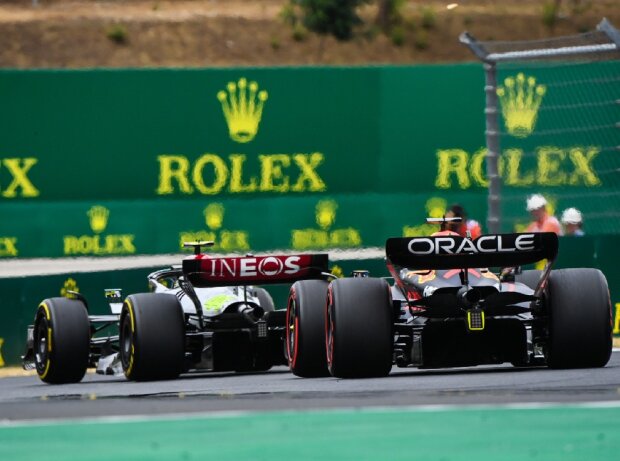 Lewis Hamilton, Mercedes W13, Max Verstappen, Red Bull Racing RB18